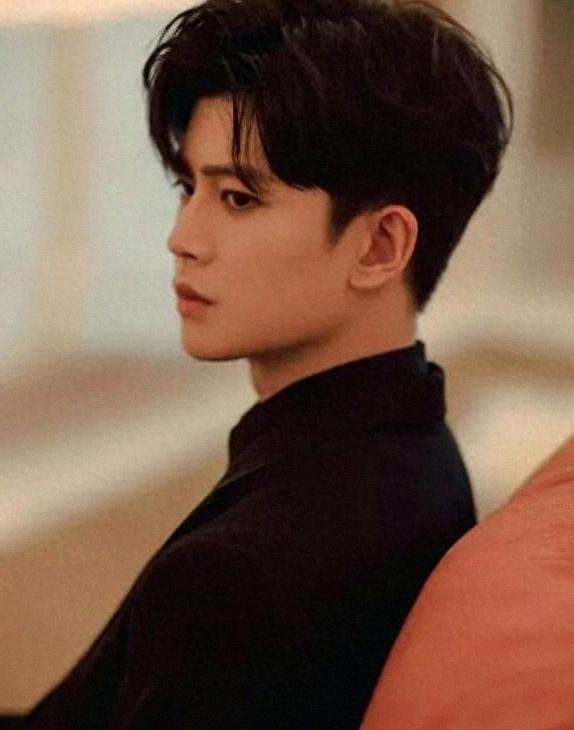 国度广电总局推介任嘉伦风与潮