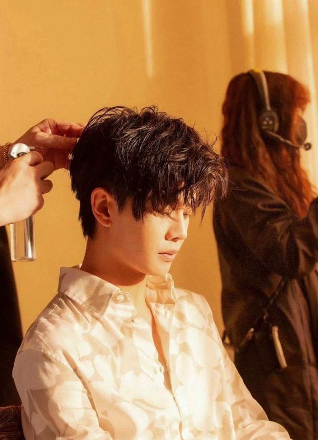 国度广电总局推介任嘉伦风与潮 从流量到信用的转型之路